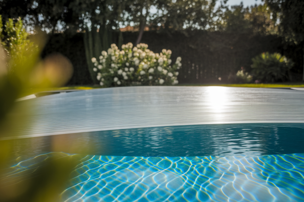 Peut-on Laisser la Bâche à Bulle avec la Filtration de la Piscine ?